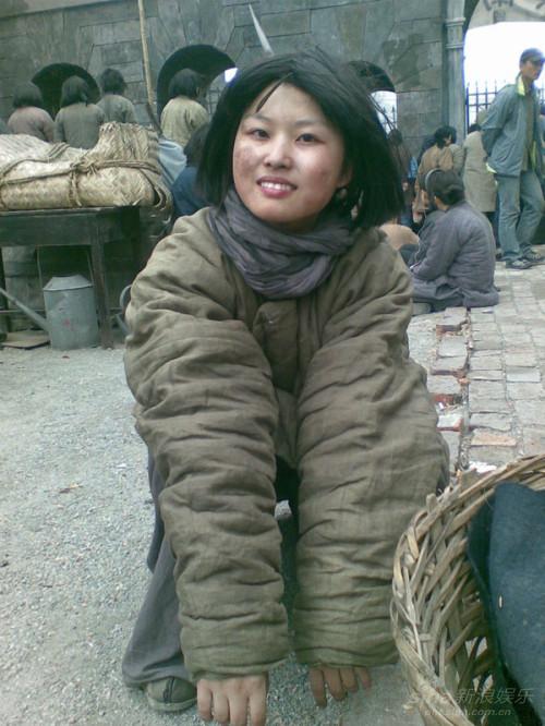 女大学生演难民