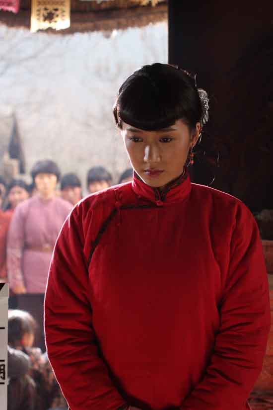 《沂蒙六姐妹》将公映 李念苦中作乐唱山歌(图)