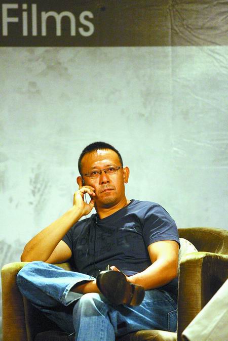 姜文出席论坛活动