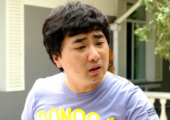 剧照(左起:周德华 王劲松 张信哲) 《美丽的事》剧照(左:周德华 右