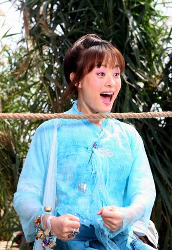 19日),由"喜剧宗师"刘镇伟执导的穿越版古装喜剧《越光宝盒》顺利杀青