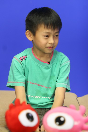 实录走路上学聊天导演赞丁嘉力有天赋