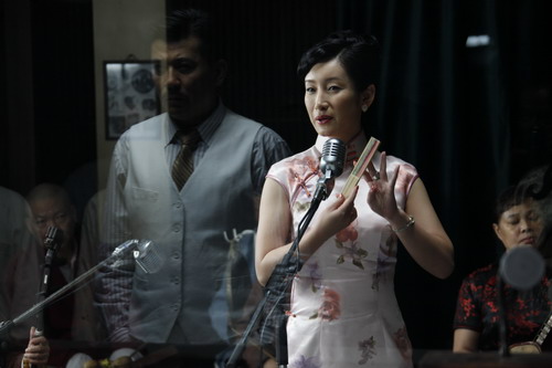 秦海璐客串《秋喜》抢眼 片中唱戏片外还愿(图)