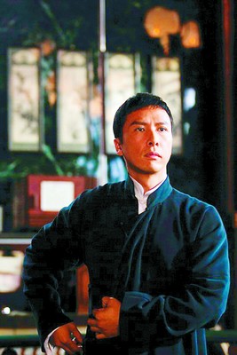 甄子丹塑造的叶问能打会说。