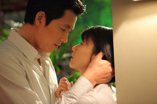 《好雨时节》高圆圆郑雨盛醉心拥抱剧照曝光