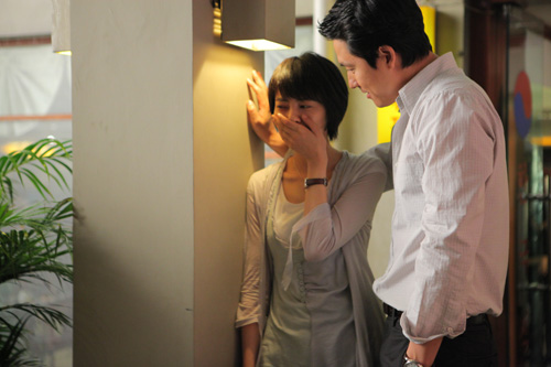 《好雨时节》高圆圆郑雨盛醉心拥抱剧照曝光