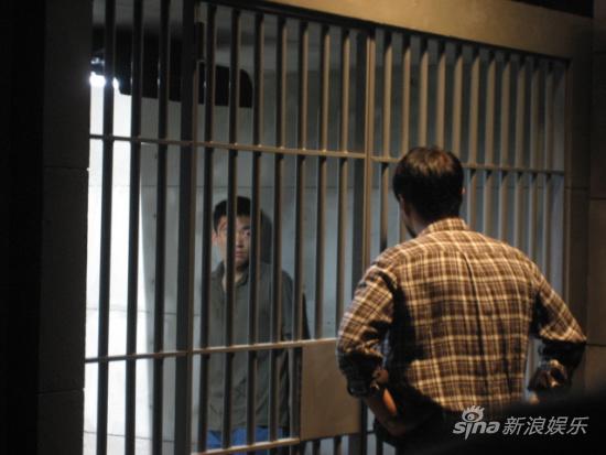 警官黎明“刑讯逼供”