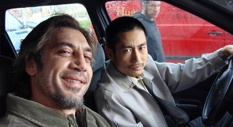 成泰燊与贾维尔巴登 《美错》剧照 新浪娱乐讯 今日,第63届戛纳电影节