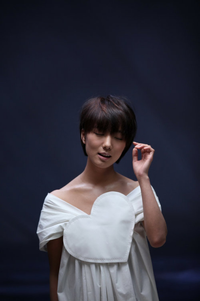 《无人驾驶》拍电影mv 王珞丹"哑女开唱"