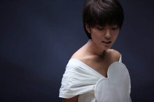 《无人驾驶》拍电影mv 王珞丹"哑女开唱"