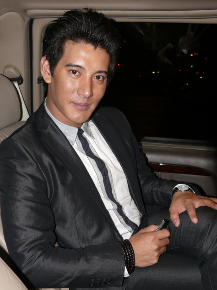 蒲巴甲 蒲巴甲亮相红地毯 新浪娱乐讯 上海国际电影节20号晚于上海大