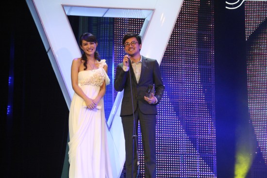 居文沛苏有朋携手颁奖