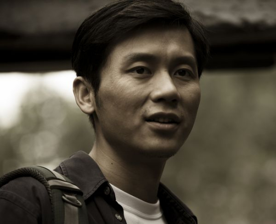 李晨在《唐山大地震》饰演弟弟方达