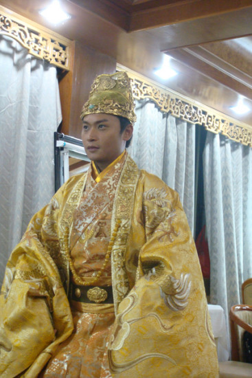 《大笑江湖》关机 陈志朋过足皇帝瘾(图)