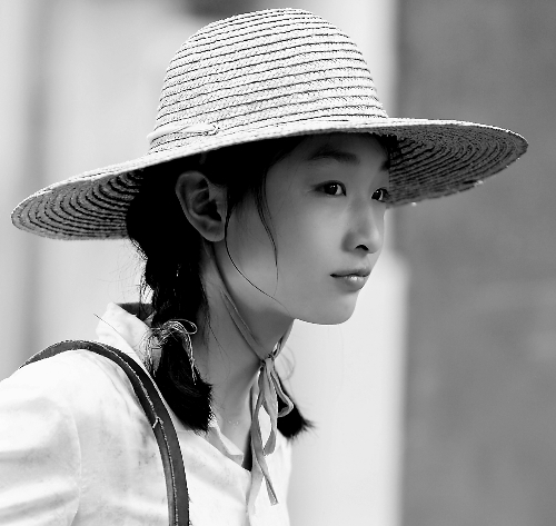 《山楂树之恋》公布剧照 静秋的眼神清澈如水