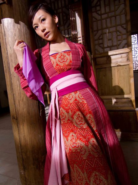 《龙凤店》美女秘书巩新亮升职公关经理