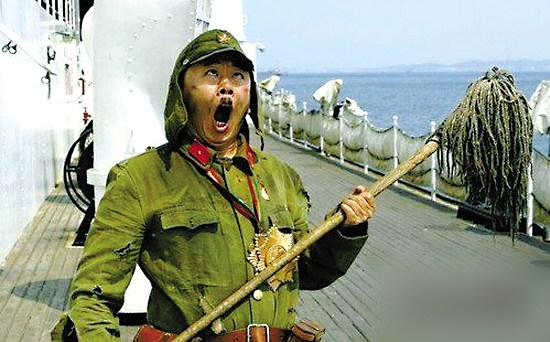 潘长江在《举起手来2》里饰演日本士兵