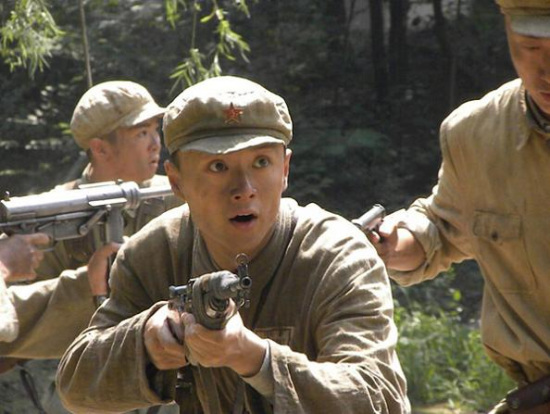 新浪娱乐讯 今日,由八一电影制片厂拍摄的战争电影《铁血奇兵》首映