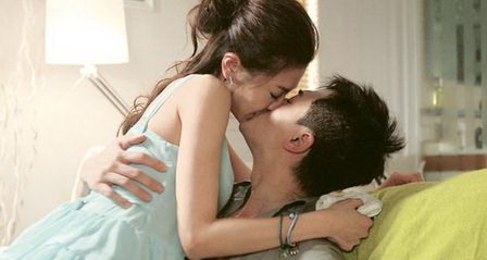 周秀娜色诱林峰十分火辣上演压胸激烈床戏图