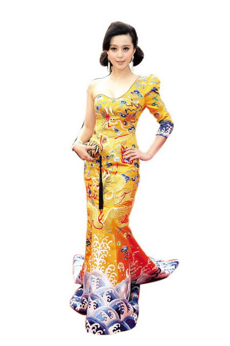 从此，谁还敢说范冰冰不配穿这身“龙袍”？（资料图） 