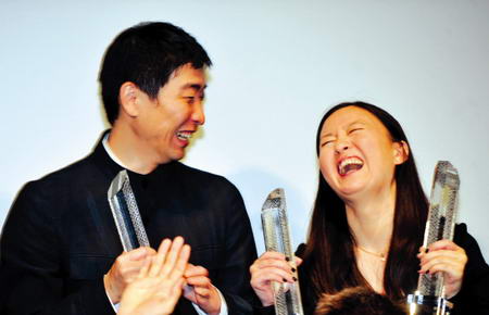 王千源（左）与李玉笑开怀 （CFP供图）