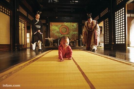 赵孤和他的两个“父亲”。在陈凯歌版本的《赵氏孤儿》里，赵孤不是在复仇和恨的念头里长大。(《赵氏孤儿》剧组提供/图)
