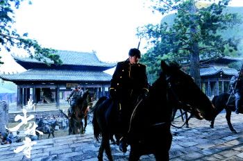 电影《新少林寺》剧组为求真实,豪掷两千万、耗时两个月打造了一座全新的“少林寺”。”新“少林寺”堪称原版的“复刻”,足以以假乱真