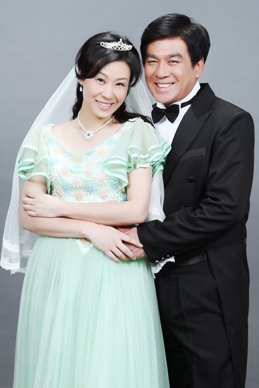 朱时茂邬君梅演绎甜蜜夫妻