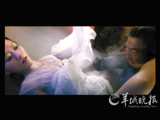 巩新亮在片中是最性感的蛇妖