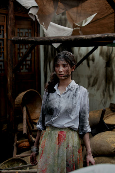 《遍地狼烟》剧照曝光 小宋佳变身"落魄女"