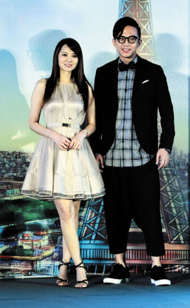 邓超和伊能静在发布会现场