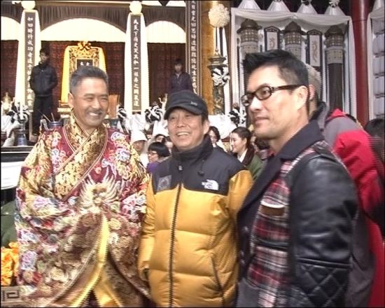 周润发,黄建新,吕良伟在片场(左起)