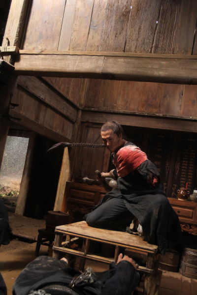 "断臂侠"触目惊心