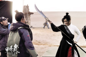 李宇春“耍刀”