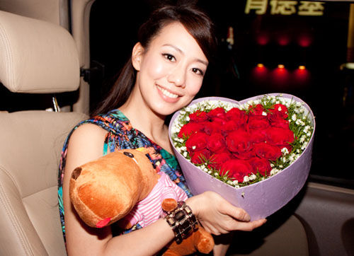 《密室2》杭州遇热情粉丝 吴辰君杨坤甘当绿叶