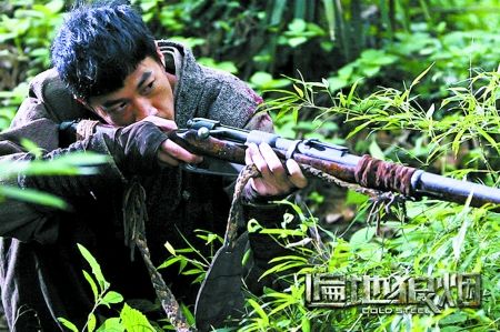 《遍地狼烟》揭秘狙击手 何润东宋佳上演激情