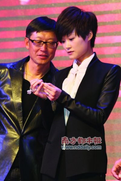 导演刘伟强和李宇春.