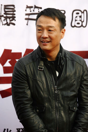 11 15:27:58 新浪娱乐 开机仪式 王喜和演员李耕等 主演搞怪合影 主演