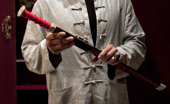 华哥手握"潘多拉之剑"