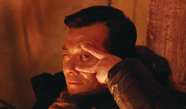 但现实生活中的他，卖起萌来却让你毫无招架之力：靖哥哥，来，乐一个！