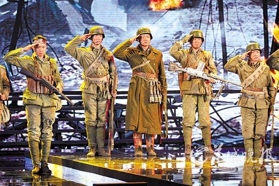 佟大为（中）、窦骁（左二）等