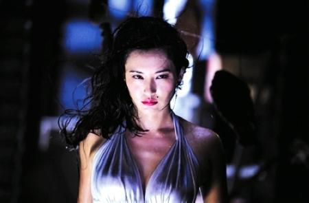 莫小棋《饭局》演人体盛 为艺术不惜被扒光(图)