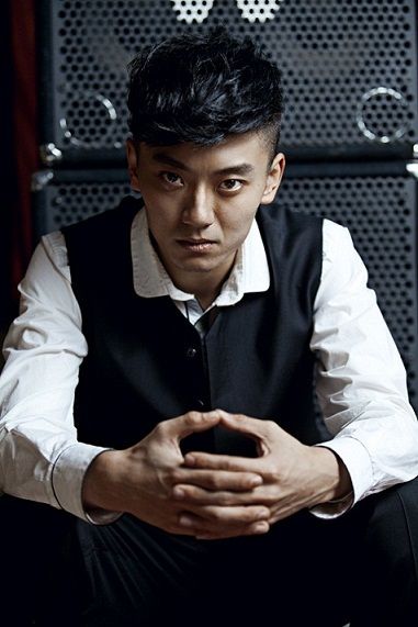 《饭局也疯狂》热映 陈月末诠释裸婚白马王子