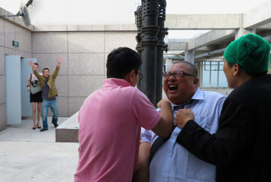 《左眼不跳财》启东热拍 相声演员王振华加盟