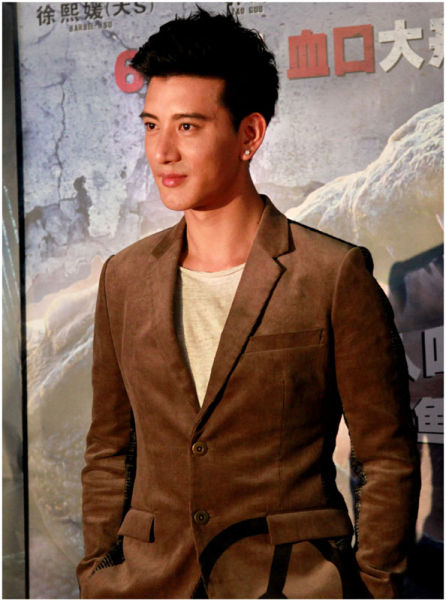 《百万巨鳄》首映礼蒲巴甲帅气亮相