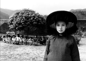 伊能静首次主演的侯孝贤导演的电影《好男好女》（1995），使她在1995年获台湾金马奖最佳女主角提名，成为那届候选影后中唯一的台湾本土女星。