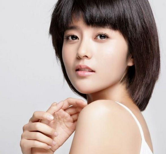 新浪娱乐讯 青年女演员张铮继《战时省委》一剧之后,再度挑战新形象