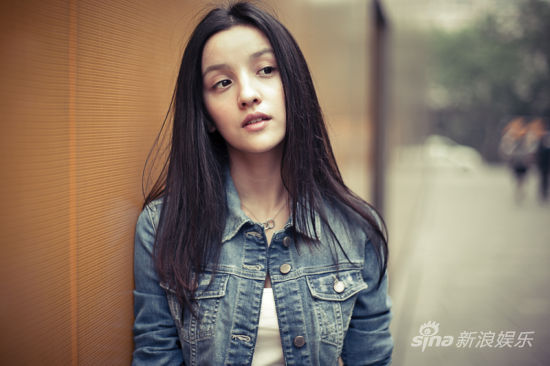 《青春荷尔蒙》见面会 巴哈古丽清爽亮相