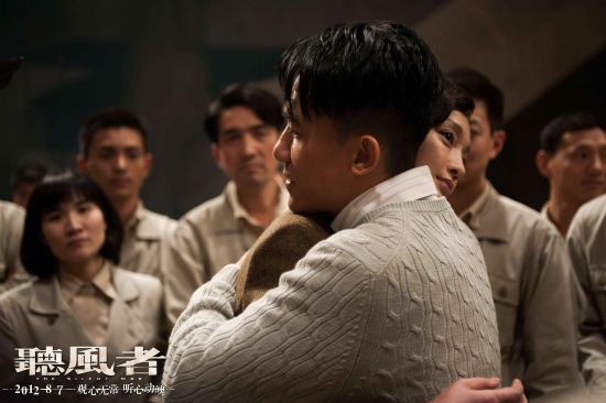 编剧与导演如何巧妙平衡悬念与情感的交织