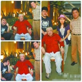 李默然一个多月前住院时与长子(右一)及孙子(左一)的合影。 小润有声 摄 